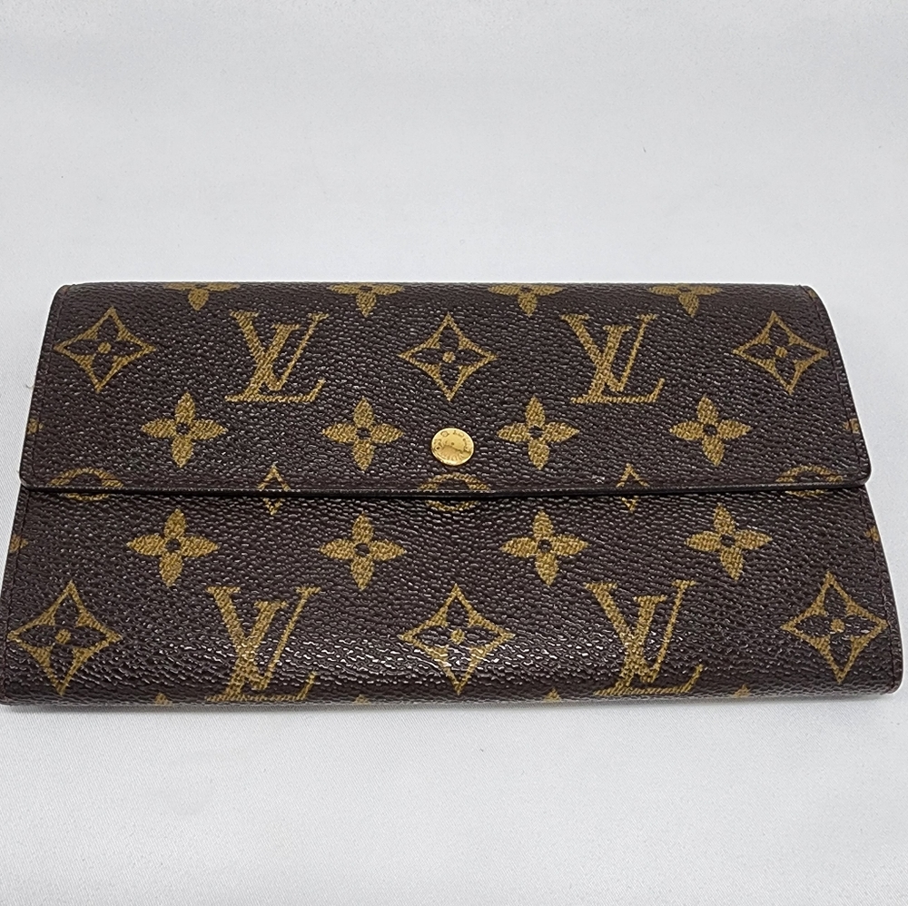 Authentic Louis Vuitton Vintage Sarah wallet